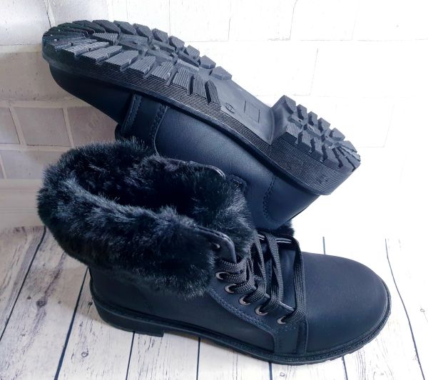 Dámske čierne topánky s kožušinkou